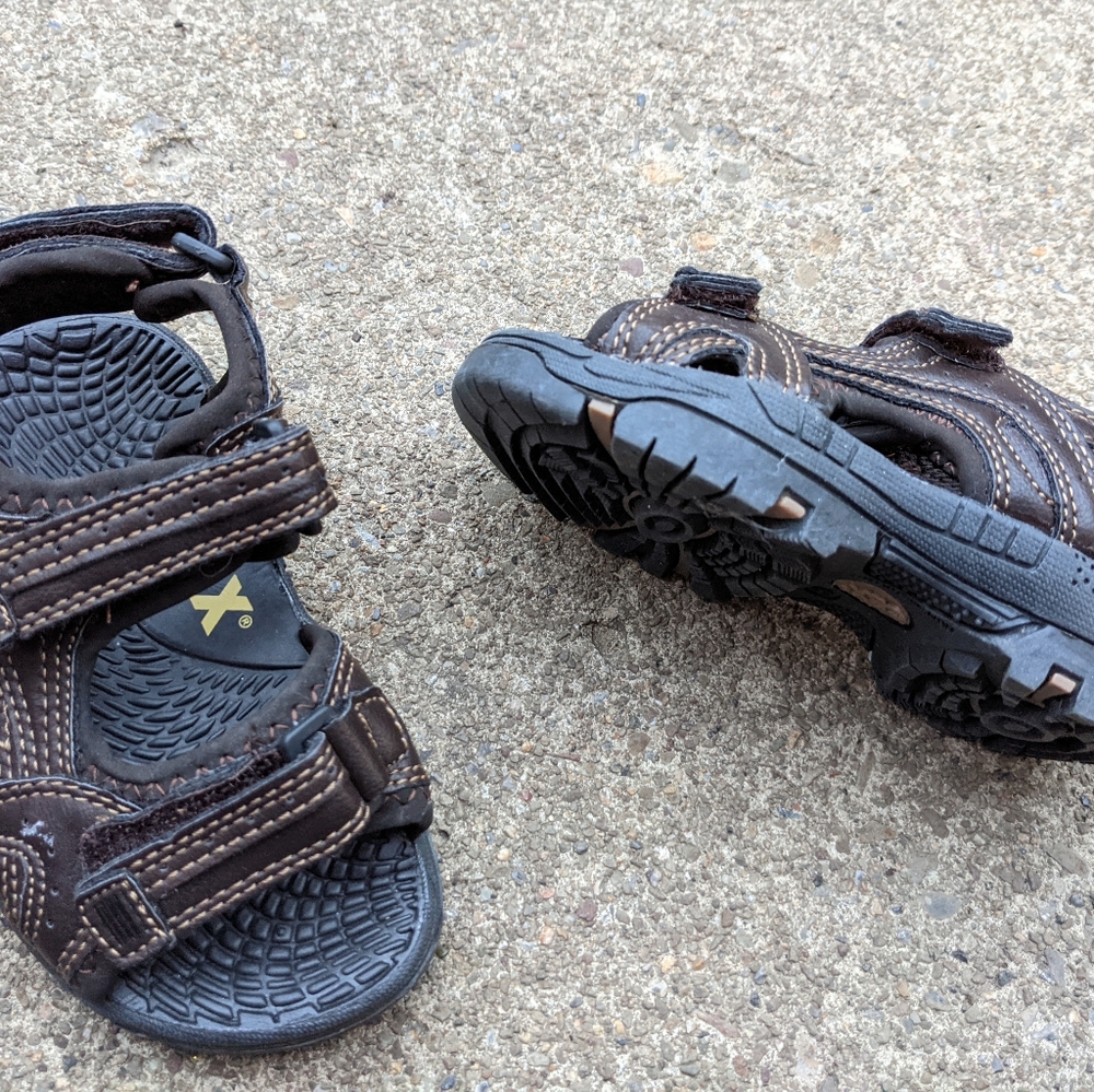Toddler Boys GBX Velcro Brown Sandals Size 8